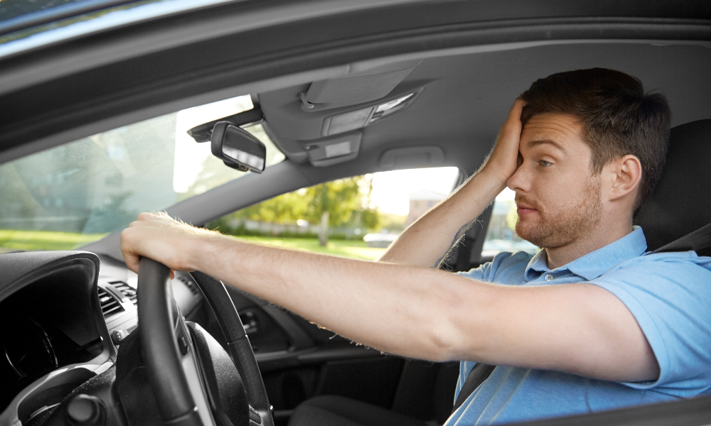 Los peligros de conducir con cansancio.